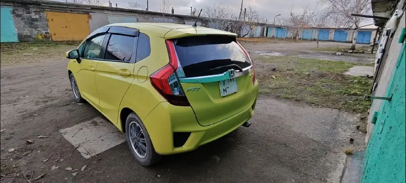 ⚡продам срочно!!!⚡ 💥по низу рынка❗💥 💫 honda fit 2014 год, 1,5 бензин (гибрид), автомат, передний привод, 195 тыс пробег. авто в отличном состоянии, чистокровный японец, в машине работает всё! ✅климат, без ключевой доступ, старт/стоп, 4эл. стеклоподъёмника, мультируль, головное устройство android с навигацией, режим eko, 2 ключа, свежая резина на дисках. ✅выглядит очень хорошо, салон не затертый, кузов без рыжиков. очень динамичный и экономичный авто, расход по паспорту 3л/100, разгон 8,4 сек. 🚀 переоформление без проблем, могу присутствовать в мрэо. цена 850тыс. руб. тел: +79495197928 📞 звоните: +7(949)5197928 - фотография - 3