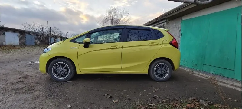 ⚡продам срочно!!!⚡ 💥по низу рынка❗💥 💫 honda fit 2014 год, 1,5 бензин (гибрид), автомат, передний привод, 195 тыс пробег. авто в отличном состоянии, чистокровный японец, в машине работает всё! ✅климат, без ключевой доступ, старт/стоп, 4эл. стеклоподъёмника, мультируль, головное устройство android с навигацией, режим eko, 2 ключа, свежая резина на дисках. ✅выглядит очень хорошо, салон не затертый, кузов без рыжиков. очень динамичный и экономичный авто, расход по паспорту 3л/100, разгон 8,4 сек. 🚀 переоформление без проблем, могу присутствовать в мрэо. цена 850тыс. руб. тел: +79495197928 📞 звоните: +7(949)5197928 - фотография - 4