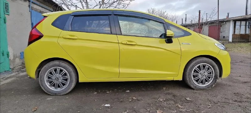 ⚡продам срочно!!!⚡ 💥по низу рынка❗💥 💫 honda fit 2014 год, 1,5 бензин (гибрид), автомат, передний привод, 195 тыс пробег. авто в отличном состоянии, чистокровный японец, в машине работает всё! ✅климат, без ключевой доступ, старт/стоп, 4эл. стеклоподъёмника, мультируль, головное устройство android с навигацией, режим eko, 2 ключа, свежая резина на дисках. ✅выглядит очень хорошо, салон не затертый, кузов без рыжиков. очень динамичный и экономичный авто, расход по паспорту 3л/100, разгон 8,4 сек. 🚀 переоформление без проблем, могу присутствовать в мрэо. цена 850тыс. руб. тел: +79495197928 📞 звоните: +7(949)5197928 - фотография - 5