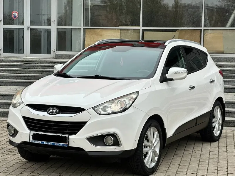 Hyundai ix35 2012г. 2.0 бензин автоматическая коробка передач (полный привод) автомобиль в отличном состоянии, без дтп 167тыс, км родного пробега, обслуживание все и всегда во время, комплектация максимальная! кожаный салон, подогрев сидений, панорама подогрев руля, авто парковка, климат контроль, и многое другое! с документами полный порядок! от собственника цена 1.295-000тыс. ₽ остальные вопросы по тел звоните +7949-551-68-75 📲 tg: n.77 📞 звоните: +7(949)5516875 - фотография - 2