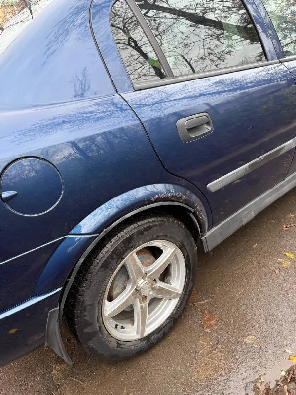 Продам opel astra g 1.4 синий седан 2004 года, состояние полностью на ходу, не битый, есть моменты по кузову, фото прилагаю. бензин. передние стеклоподъемник. все расходники менял вовремя, фильтра, масла все в порядке пробег 215 цена 350 тысяч рублей. разумный торг у капота. мариуполь +79495808106 📲 tg: влад кондрашев 📞 звоните: +7(949)5808106 - фотография - 6