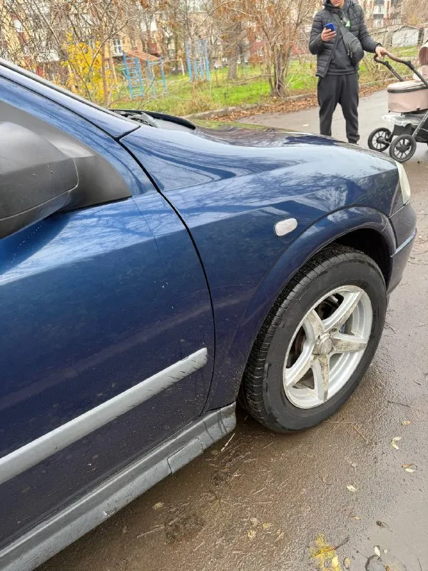 Продам opel astra g 1.4 синий седан 2004 года, состояние полностью на ходу, не битый, есть моменты по кузову, фото прилагаю. бензин. передние стеклоподъемник. все расходники менял вовремя, фильтра, масла все в порядке пробег 215 цена 350 тысяч рублей. разумный торг у капота. мариуполь +79495808106 📲 tg: влад кондрашев 📞 звоните: +7(949)5808106 - фотография - 7