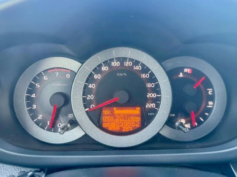 🚘 toyota rav4 💰цена: 900 000р 🏢город: мариуполь 📅год выпуска: 2007 🗒️пробег: 242 000 км. ⚙️двигатель: 2.4 ⛽топливо: бензин ⚙️кпп: автомат 📞 телефон: +7-949-727-41-51 +7-949-551-91-52 +7-989-263-55-56 💾 описание: toyota rav4 (xa30). .. гендарный внедорожник, который не теряет актуальности. 🇯🇵 японская сборка ✅ техническая часть на 5. ✅ полный привод 4x4. ✅ двигатель 2.4 ✅ кузов без дтп и без коррозии ✅ максимальная комплектация: - двух зонный климат контроль - фирменное расширение - полный электропакет - бортовой компьютер - кожаный мультируль - кожаный салон - круиз контроль - электропривод сидений - новый фаркоп улица шевченко 2️⃣6️⃣9️⃣ - фотография - 10