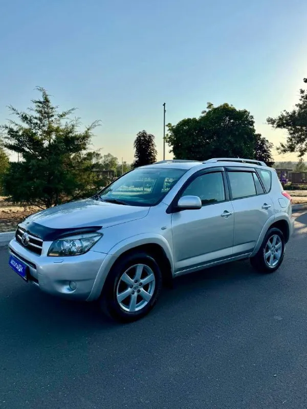 🚘 toyota rav4 💰цена: 900 000р 🏢город: мариуполь 📅год выпуска: 2007 🗒️пробег: 242 000 км. ⚙️двигатель: 2.4 ⛽топливо: бензин ⚙️кпп: автомат 📞 телефон: +7-949-727-41-51 +7-949-551-91-52 +7-989-263-55-56 💾 описание: toyota rav4 (xa30). .. гендарный внедорожник, который не теряет актуальности. 🇯🇵 японская сборка ✅ техническая часть на 5. ✅ полный привод 4x4. ✅ двигатель 2.4 ✅ кузов без дтп и без коррозии ✅ максимальная комплектация: - двух зонный климат контроль - фирменное расширение - полный электропакет - бортовой компьютер - кожаный мультируль - кожаный салон - круиз контроль - электропривод сидений - новый фаркоп улица шевченко 2️⃣6️⃣9️⃣ - фотография - 3