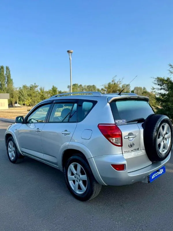 🚘 toyota rav4 💰цена: 900 000р 🏢город: мариуполь 📅год выпуска: 2007 🗒️пробег: 242 000 км. ⚙️двигатель: 2.4 ⛽топливо: бензин ⚙️кпп: автомат 📞 телефон: +7-949-727-41-51 +7-949-551-91-52 +7-989-263-55-56 💾 описание: toyota rav4 (xa30). .. гендарный внедорожник, который не теряет актуальности. 🇯🇵 японская сборка ✅ техническая часть на 5. ✅ полный привод 4x4. ✅ двигатель 2.4 ✅ кузов без дтп и без коррозии ✅ максимальная комплектация: - двух зонный климат контроль - фирменное расширение - полный электропакет - бортовой компьютер - кожаный мультируль - кожаный салон - круиз контроль - электропривод сидений - новый фаркоп улица шевченко 2️⃣6️⃣9️⃣ - фотография - 4