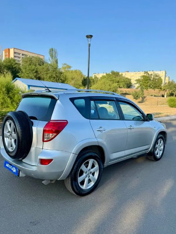 🚘 toyota rav4 💰цена: 900 000р 🏢город: мариуполь 📅год выпуска: 2007 🗒️пробег: 242 000 км. ⚙️двигатель: 2.4 ⛽топливо: бензин ⚙️кпп: автомат 📞 телефон: +7-949-727-41-51 +7-949-551-91-52 +7-989-263-55-56 💾 описание: toyota rav4 (xa30). .. гендарный внедорожник, который не теряет актуальности. 🇯🇵 японская сборка ✅ техническая часть на 5. ✅ полный привод 4x4. ✅ двигатель 2.4 ✅ кузов без дтп и без коррозии ✅ максимальная комплектация: - двух зонный климат контроль - фирменное расширение - полный электропакет - бортовой компьютер - кожаный мультируль - кожаный салон - круиз контроль - электропривод сидений - новый фаркоп улица шевченко 2️⃣6️⃣9️⃣ - фотография - 6