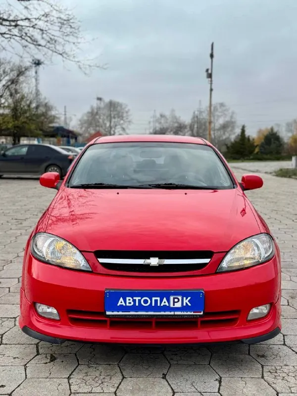 🇰🇵 chevrolet lacetti 5d 💰цена: 560 000р. 🏢город: мариуполь 📅год выпуска: 2009 🧾пробег: 153 530 км. ⚙️двигатель: 1.6 ⛽топливо: бензин ⚙️кпп: механика 📞 телефон: +7-949-727-41-51 +7-949-551-91-52 +7-989-263-55-56 💾 описание: ✅ кузов без коррозии. ✅ южная эксплуатация. ✅ оригинальный пробег. ✅ техническая часть на 5+. ✅ заводской обвес wtcc. ✅ родная краска (1 косметический окрас). ❄️ кондиционер, гур, abs, 2 airbag, android магнитола, красивые оригинальные литые диски, заводской обвес wtcc street edition, центральный замок, 2 ключа. улица шевченко 2️⃣6️⃣9️⃣ 🏦 возможна продажа в кредит по двум документам. - фотография - 2