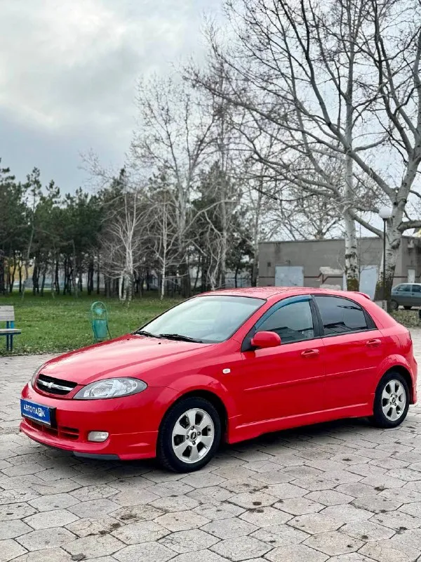 🇰🇵 chevrolet lacetti 5d 💰цена: 560 000р. 🏢город: мариуполь 📅год выпуска: 2009 🧾пробег: 153 530 км. ⚙️двигатель: 1.6 ⛽топливо: бензин ⚙️кпп: механика 📞 телефон: +7-949-727-41-51 +7-949-551-91-52 +7-989-263-55-56 💾 описание: ✅ кузов без коррозии. ✅ южная эксплуатация. ✅ оригинальный пробег. ✅ техническая часть на 5+. ✅ заводской обвес wtcc. ✅ родная краска (1 косметический окрас). ❄️ кондиционер, гур, abs, 2 airbag, android магнитола, красивые оригинальные литые диски, заводской обвес wtcc street edition, центральный замок, 2 ключа. улица шевченко 2️⃣6️⃣9️⃣ 🏦 возможна продажа в кредит по двум документам. - фотография - 3