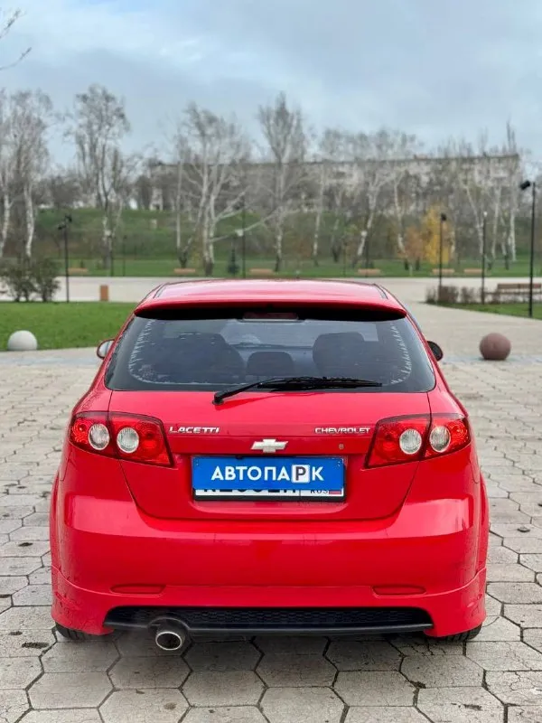 🇰🇵 chevrolet lacetti 5d 💰цена: 560 000р. 🏢город: мариуполь 📅год выпуска: 2009 🧾пробег: 153 530 км. ⚙️двигатель: 1.6 ⛽топливо: бензин ⚙️кпп: механика 📞 телефон: +7-949-727-41-51 +7-949-551-91-52 +7-989-263-55-56 💾 описание: ✅ кузов без коррозии. ✅ южная эксплуатация. ✅ оригинальный пробег. ✅ техническая часть на 5+. ✅ заводской обвес wtcc. ✅ родная краска (1 косметический окрас). ❄️ кондиционер, гур, abs, 2 airbag, android магнитола, красивые оригинальные литые диски, заводской обвес wtcc street edition, центральный замок, 2 ключа. улица шевченко 2️⃣6️⃣9️⃣ 🏦 возможна продажа в кредит по двум документам. - фотография - 5