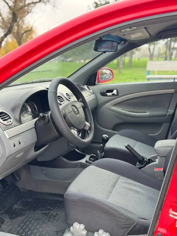 🇰🇵 chevrolet lacetti 5d 💰цена: 560 000р. 🏢город: мариуполь 📅год выпуска: 2009 🧾пробег: 153 530 км. ⚙️двигатель: 1.6 ⛽топливо: бензин ⚙️кпп: механика 📞 телефон: +7-949-727-41-51 +7-949-551-91-52 +7-989-263-55-56 💾 описание: ✅ кузов без коррозии. ✅ южная эксплуатация. ✅ оригинальный пробег. ✅ техническая часть на 5+. ✅ заводской обвес wtcc. ✅ родная краска (1 косметический окрас). ❄️ кондиционер, гур, abs, 2 airbag, android магнитола, красивые оригинальные литые диски, заводской обвес wtcc street edition, центральный замок, 2 ключа. улица шевченко 2️⃣6️⃣9️⃣ 🏦 возможна продажа в кредит по двум документам. - фотография - 7