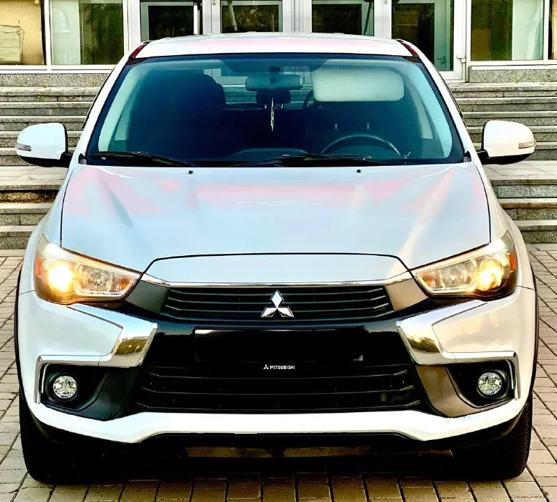 Mitsubishi asx sport 2016 год двигатель 2.4 бензин не путать с 1.6 и 2.0 бензином!мотор простой и мощный при этом экономная! японская сборка! родной пробег 127.000 км автомобиль в отличном состоянии, двигатель работает отлично, ходовая в отличном состоянии, коробка переключает без пинков, кузов целый без ржавчины и гнили. новая резина летняя,18 колеса, ходовые огни, большой сенсорный монитор, эл зеркала с подогревом, обогрев переднего и заднего стекла, помощь при спуске, круиз, климат, датчики света и дождя и еще много чего. машина полностью обслужена от а и до я !расход по городу 9,5-10 литров, едет очень шустро !цвет белый перламутр !цена 1.650.000₽ торг!+79493578236 и телеграмм+79094166333 - фотография - 2