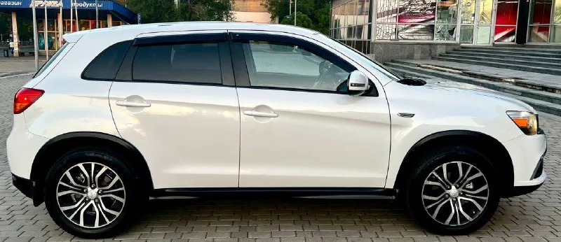 Mitsubishi asx sport 2016 год двигатель 2.4 бензин не путать с 1.6 и 2.0 бензином!мотор простой и мощный при этом экономная! японская сборка! родной пробег 127.000 км автомобиль в отличном состоянии, двигатель работает отлично, ходовая в отличном состоянии, коробка переключает без пинков, кузов целый без ржавчины и гнили. новая резина летняя,18 колеса, ходовые огни, большой сенсорный монитор, эл зеркала с подогревом, обогрев переднего и заднего стекла, помощь при спуске, круиз, климат, датчики света и дождя и еще много чего. машина полностью обслужена от а и до я !расход по городу 9,5-10 литров, едет очень шустро !цвет белый перламутр !цена 1.650.000₽ торг!+79493578236 и телеграмм+79094166333 - фотография - 4