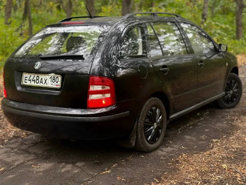 ❗️❗️цена 450.000 торг продам автомобиль skoda fabia 2004 года пробег 198.000 двигатель 1.4 шепчет, не дымит и не троит, обслужен полностью (свечи новые, масло новое, капиталка делалась 35.000км назад) коробка не хрустит не выбивает, сцепление новое. по комплектации: кондиционер рабочий (заправлен), печка греет, новый аккум,2 комплекта колес зима+лето на штампах, хороший свет. стекла все родные, машина в дтп не была. полное переоформление без штрафов и запретов осмотр: г. макеевка телефон для связи: +79494860649 📞 звоните: +7(949)4860649 - фотография - 4