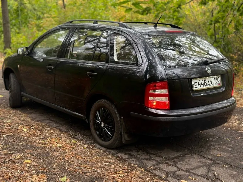 ❗️❗️цена 450.000 торг продам автомобиль skoda fabia 2004 года пробег 198.000 двигатель 1.4 шепчет, не дымит и не троит, обслужен полностью (свечи новые, масло новое, капиталка делалась 35.000км назад) коробка не хрустит не выбивает, сцепление новое. по комплектации: кондиционер рабочий (заправлен), печка греет, новый аккум,2 комплекта колес зима+лето на штампах, хороший свет. стекла все родные, машина в дтп не была. полное переоформление без штрафов и запретов осмотр: г. макеевка телефон для связи: +79494860649 📞 звоните: +7(949)4860649 - фотография - 5