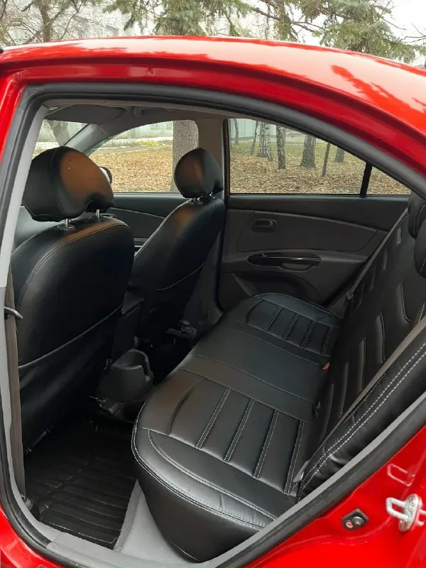 Продаю неприхотливый и экономичный автомобиль kia rio 2011 года выпуска, 1,4 л на 5 ступенчатой механике. пробег 189000 км. автомобилем владею 5 лет. за период эксплуатации кроме замены масла и расходников ничего не менялось. своевременное то каждые 6000 км. расход по городу порядка 6-7 литров. салон не прокуренный, ухоженный. светодиодные фары и противотуманки. установлена дорогая мультимедиа teyes cc3 2k с качественными динамиками и усилителем. машина в родном окрасе, стекла все родные. резина лето на легкосплавах, зима- на заводских штампах. цена 800000 руб. гаражное хранение. осмотр макеевка. +79493067141 📞 звоните: +7(949)3067141 - фотография - 5