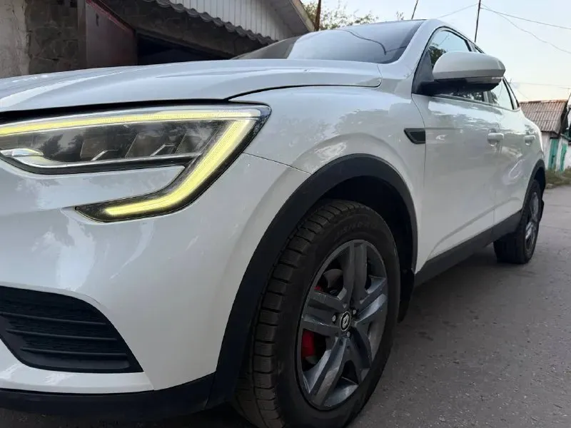 Продам кроссовер 👍 renault arkana 2021г аркана 1.6 бензин, коробка автомат пробег 123т. км. (реальный)‼ учёт рф 🇷🇺 1 хозяин ‼ авто в отличном состоянии, без вложений. заводская лэд оптика(ближний и дальний). новые зимние шины без пробега состояние нового автомобиля 👍 хорошая комплектация ✅акпп ✅бесключевой доступ ✅камера заднего вида ✅кнопка старт-стоп ✅климат-контроль ✅asr, abs ✅система помощи при старте в гору (hsa) ✅система помощи при торможении (bas, ebd) ✅обогрев руля ✅air bag ✅led дхо ✅регулировка руля. ✅регулировка сидений по высоте ✅кожаный мультируль с подогревом ✅оригинальные диски r17 цена - 1370000 руб торг ☎+7(949)3568852 +79499717090 авто находится в макеевке 📞 звоните: +7(949)3568852 - фотография - 5