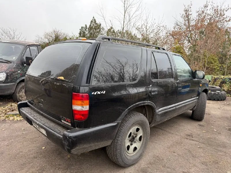 Продам chevrolet блейзер надежный американец по цене ржавой нивы год: 1998 на уверенном ходу полный привод двигатель капотка без нареканий цена: 370тыс город: донецк телефон: +7 978 100 39 13 📞 звоните: +7(978)1003913 - фотография - 4