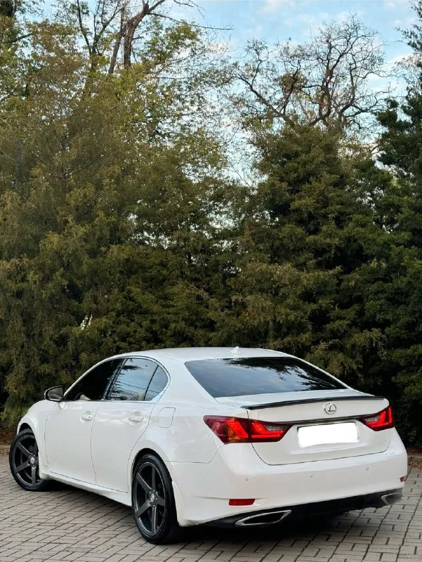 Lexus gs250 lexus 2014г 2.5 бензин пробег 240.000 отличный, не дымит, не троит, масло не расходует, весь сухой! акпп надежная японская, не пинает, не буксует, переключает мягко, без рывков! ходовая не гремит, не стучит, едет мягко, и комфортно! цвет красивый, белый-перламутр. комплектации: с обдувами сидений, подогревы, без ключей доступ, мульти руль, камера заднего вида, отличная акустика, с bt документы чистые, я хозяйка, на мне оформлена, стоит на 180 регионе, проблем с переоформлением не будет, могу присутствовать… причина продажи, хочу внедорожник осмотр г. макеевка связь +7949-407-08-92 есть тг цена 1.950.000 руб торг есть 📞 звоните: +7(949)4070892 - фотография - 2