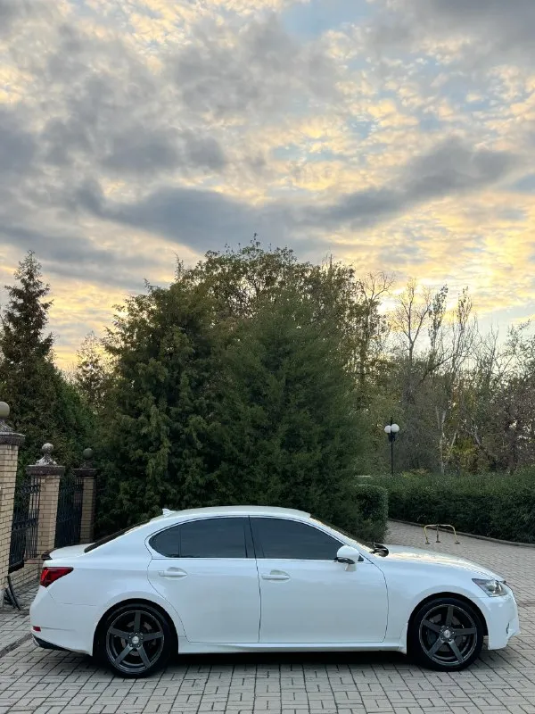 Lexus gs250 lexus 2014г 2.5 бензин пробег 240.000 отличный, не дымит, не троит, масло не расходует, весь сухой! акпп надежная японская, не пинает, не буксует, переключает мягко, без рывков! ходовая не гремит, не стучит, едет мягко, и комфортно! цвет красивый, белый-перламутр. комплектации: с обдувами сидений, подогревы, без ключей доступ, мульти руль, камера заднего вида, отличная акустика, с bt документы чистые, я хозяйка, на мне оформлена, стоит на 180 регионе, проблем с переоформлением не будет, могу присутствовать… причина продажи, хочу внедорожник осмотр г. макеевка связь +7949-407-08-92 есть тг цена 1.950.000 руб торг есть 📞 звоните: +7(949)4070892 - фотография - 3
