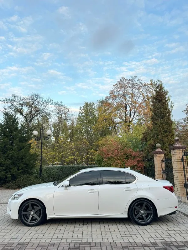 Lexus gs250 lexus 2014г 2.5 бензин пробег 240.000 отличный, не дымит, не троит, масло не расходует, весь сухой! акпп надежная японская, не пинает, не буксует, переключает мягко, без рывков! ходовая не гремит, не стучит, едет мягко, и комфортно! цвет красивый, белый-перламутр. комплектации: с обдувами сидений, подогревы, без ключей доступ, мульти руль, камера заднего вида, отличная акустика, с bt документы чистые, я хозяйка, на мне оформлена, стоит на 180 регионе, проблем с переоформлением не будет, могу присутствовать… причина продажи, хочу внедорожник осмотр г. макеевка связь +7949-407-08-92 есть тг цена 1.950.000 руб торг есть 📞 звоните: +7(949)4070892 - фотография - 4