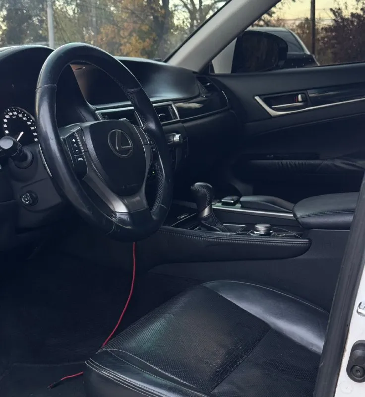 Lexus gs250 lexus 2014г 2.5 бензин пробег 240.000 отличный, не дымит, не троит, масло не расходует, весь сухой! акпп надежная японская, не пинает, не буксует, переключает мягко, без рывков! ходовая не гремит, не стучит, едет мягко, и комфортно! цвет красивый, белый-перламутр. комплектации: с обдувами сидений, подогревы, без ключей доступ, мульти руль, камера заднего вида, отличная акустика, с bt документы чистые, я хозяйка, на мне оформлена, стоит на 180 регионе, проблем с переоформлением не будет, могу присутствовать… причина продажи, хочу внедорожник осмотр г. макеевка связь +7949-407-08-92 есть тг цена 1.950.000 руб торг есть 📞 звоните: +7(949)4070892 - фотография - 9