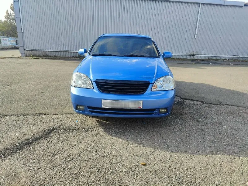 Продаю chevrolet lacetti ( chevrolet лачетти) 1.6 двигатель. машина в отличном состоянии. 2007 г. хорошая комплектация: все стеклоподъемники, кондиционер, обогрев стекла и зеркал, электрические зеркала. в салоне чисто и ничего не порвано. ходовая в отличном состоянии, ничего не стучит и не гремит, коробка автомат переключает идеально. никаких ошибок нет, сел поехал. 2 ключа. пробег 172 000 км. отличный комфортный авто. цена 540 000 р. машиной останетесь довольны. осмотр макеевка, тел +79493352911 или +79493364358 📞 звоните: +7(949)3352911 - фотография - 2