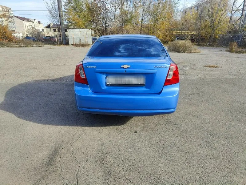 Продаю chevrolet lacetti ( chevrolet лачетти) 1.6 двигатель. машина в отличном состоянии. 2007 г. хорошая комплектация: все стеклоподъемники, кондиционер, обогрев стекла и зеркал, электрические зеркала. в салоне чисто и ничего не порвано. ходовая в отличном состоянии, ничего не стучит и не гремит, коробка автомат переключает идеально. никаких ошибок нет, сел поехал. 2 ключа. пробег 172 000 км. отличный комфортный авто. цена 540 000 р. машиной останетесь довольны. осмотр макеевка, тел +79493352911 или +79493364358 📞 звоните: +7(949)3352911 - фотография - 4