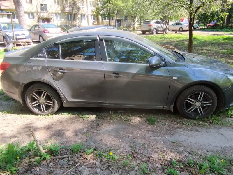 Продам chevrolet круз 2011 1.8 коробка автомат 6ступка 141лс едет ровно, салон ухоженный, не прокуренный, во время делалось то, полторы тысячи назад заменены масла фильтра, есть небольшие рыжики (не критичные вообще) на все вопросы отвечу : +79495048229 цена 820тр 📲 tg: саша 📞 звоните: +7(949)5048229 - фотография - 2