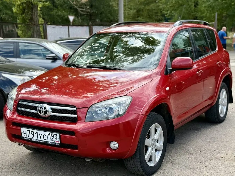 Продам toyota rav 4,2007 года выпуска, обьем 2.4,автомат, пробег 195,требует вложений по ходовой части и порогам, цена 770 торг, +79494182794 - фотография - 3
