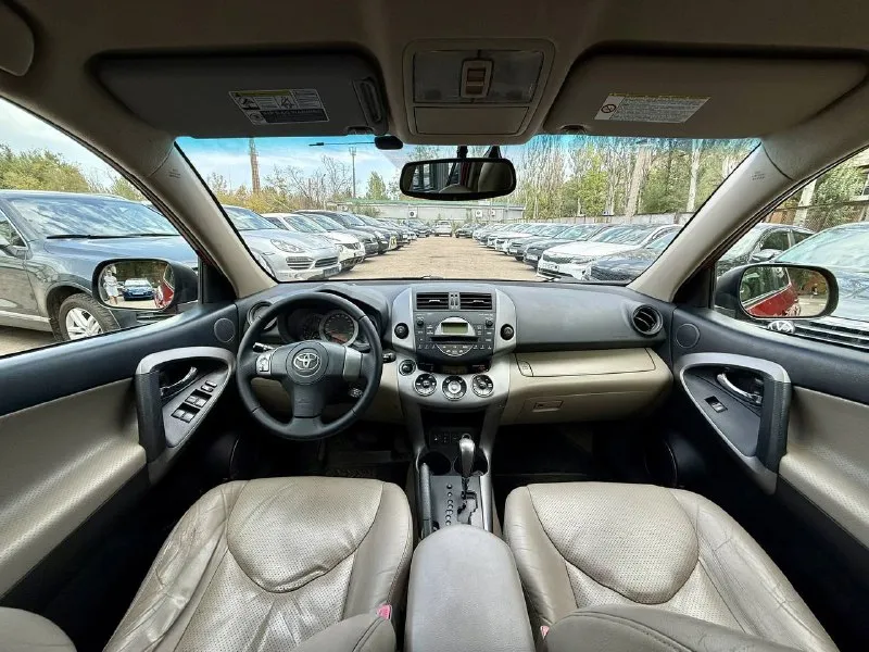 Продам toyota rav 4,2007 года выпуска, обьем 2.4,автомат, пробег 195,требует вложений по ходовой части и порогам, цена 770 торг, +79494182794 - фотография - 5