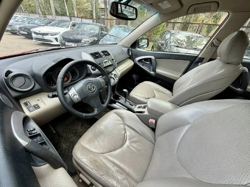 Продам toyota rav 4,2007 года выпуска, обьем 2.4,автомат, пробег 195,требует вложений по ходовой части и порогам, цена 770 торг, +79494182794 - фотография - 6