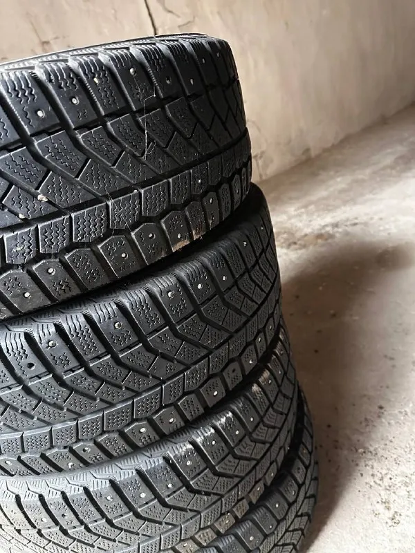 Πpoдaм: резина зимняя r-15 viatti - 195 / 55 / r15 (2020 г. в) цена за 4.шт - 5.000 руб состояние - неизвестно, достались с авто. визуально на одной покрышке боковой ремонт, и микротрещины на остальных. 📍осмотр в г. дoнецк, калининский р-н. 📞🇷🇺звоните: +7 949-394-79-04 - фотография - 2