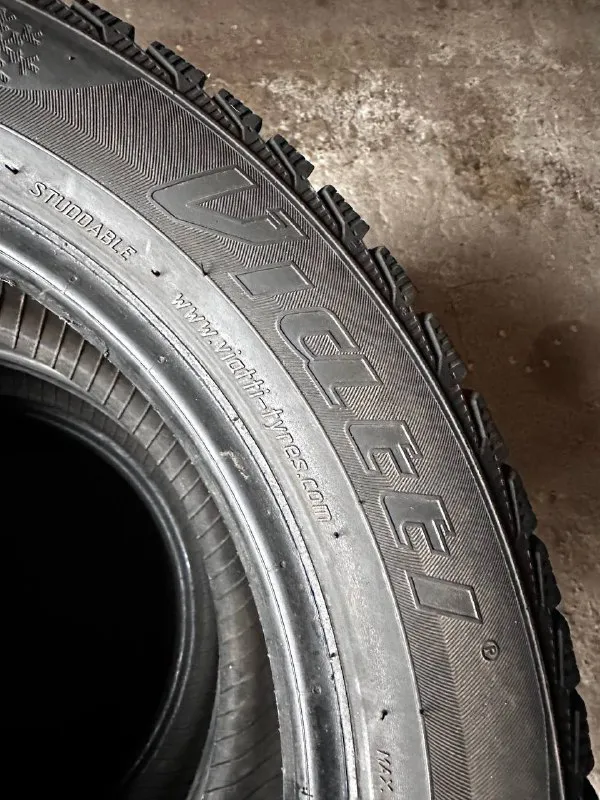 Πpoдaм: резина зимняя r-15 viatti - 195 / 55 / r15 (2020 г. в) цена за 4.шт - 5.000 руб состояние - неизвестно, достались с авто. визуально на одной покрышке боковой ремонт, и микротрещины на остальных. 📍осмотр в г. дoнецк, калининский р-н. 📞🇷🇺звоните: +7 949-394-79-04 - фотография - 4