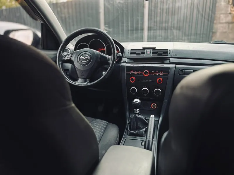 Продам mazda 3 1.6 газ/бензин мкпп 2006 г. в. 290.000 родного пробега не гнилая, без рыжиков хорошее состояние салона + установлены дорогие чехлы хорошая музыка передачи включаются идеально, двигатель работает хорошо ходовая не гремит и не стучит хорошая зимняя резина полное переоформление 380.000₽ донецк +79493170855 - фотография - 5