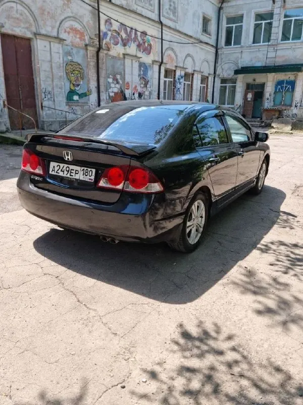 Продам honda civic 2007 года с родным пробегом 270000. мотор 1.8 (цепной) масло не кушает, от слова совсем, от замены до замены. коробка автомат 5-ступенчатый (aisin). по кузову в нормальном состоянии. не стройте иллюзий, есть крашеные элементы, машине почти 20 лет, дыр нет. есть чеки по ремонту за 2024-2025 год, что было сделано. новый аккумулятор, и только что сделано т. о. (чеки тоже прилагаются). по документам полный порядок, я владелец. зимняя резина в подарок. цена 720 тысяч, естественно небольшой торг. +7 (949) 311-61-51 📞 звоните: +7(949)3116151 - фотография - 3