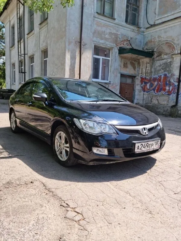 Продам honda civic 2007 года с родным пробегом 270000. мотор 1.8 (цепной) масло не кушает, от слова совсем, от замены до замены. коробка автомат 5-ступенчатый (aisin). по кузову в нормальном состоянии. не стройте иллюзий, есть крашеные элементы, машине почти 20 лет, дыр нет. есть чеки по ремонту за 2024-2025 год, что было сделано. новый аккумулятор, и только что сделано т. о. (чеки тоже прилагаются). по документам полный порядок, я владелец. зимняя резина в подарок. цена 720 тысяч, естественно небольшой торг. +7 (949) 311-61-51 📞 звоните: +7(949)3116151 - фотография - 5
