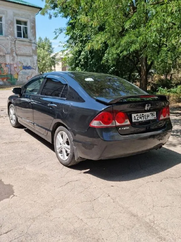Продам honda civic 2007 года с родным пробегом 270000. мотор 1.8 (цепной) масло не кушает, от слова совсем, от замены до замены. коробка автомат 5-ступенчатый (aisin). по кузову в нормальном состоянии. не стройте иллюзий, есть крашеные элементы, машине почти 20 лет, дыр нет. есть чеки по ремонту за 2024-2025 год, что было сделано. новый аккумулятор, и только что сделано т. о. (чеки тоже прилагаются). по документам полный порядок, я владелец. зимняя резина в подарок. цена 720 тысяч, естественно небольшой торг. +7 (949) 311-61-51 📞 звоните: +7(949)3116151 - фотография - 6