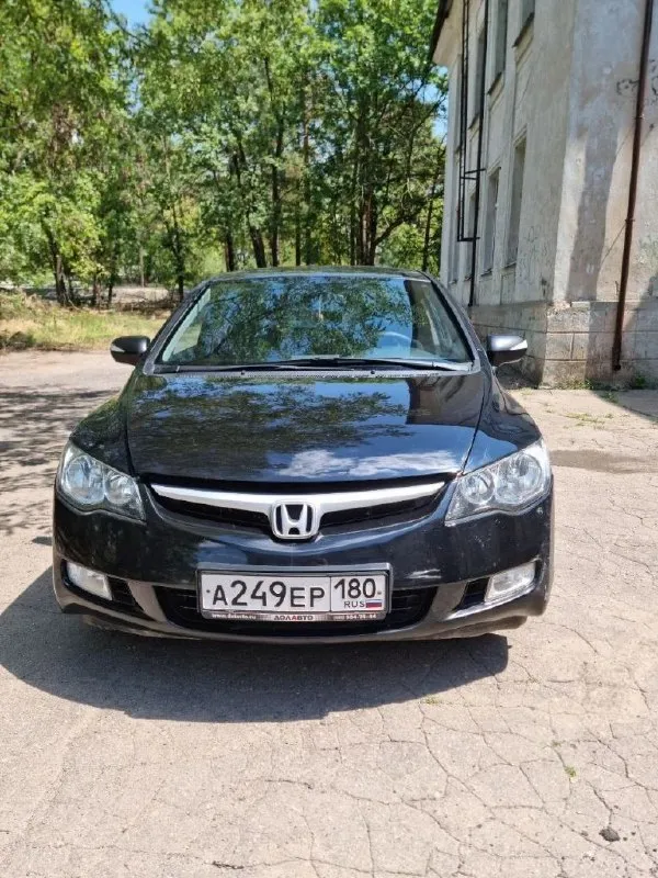 Продам honda civic 2007 года с родным пробегом 270000. мотор 1.8 (цепной) масло не кушает, от слова совсем, от замены до замены. коробка автомат 5-ступенчатый (aisin). по кузову в нормальном состоянии. не стройте иллюзий, есть крашеные элементы, машине почти 20 лет, дыр нет. есть чеки по ремонту за 2024-2025 год, что было сделано. новый аккумулятор, и только что сделано т. о. (чеки тоже прилагаются). по документам полный порядок, я владелец. зимняя резина в подарок. цена 720 тысяч, естественно небольшой торг. +7 (949) 311-61-51 📞 звоните: +7(949)3116151 - фотография - 7