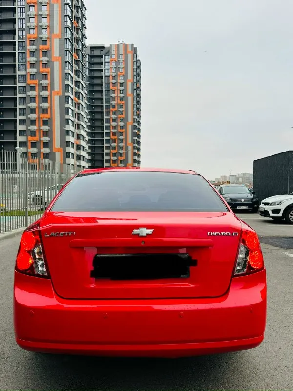 Продаю chevrolet laceti 2007 г выпуска мотор 1.6 16 v 109 лс. работает безупречно гидрики не стучат не дымит масло не ест кпп переключает мягко без хрустов кузов в превосходном состоянии без единого рыжика, днище пороги без гнили техническая часть без каких либо вложений едит мягко не чего не стучит не громит хорошая комплектация 4 стеклоподъемника гур, абс электро зеркала мульти руль евро 4 сигнализация с обратной связью 3 комплекта ключей литые диски р 15 пробег 226 т. км подтверждает автотека авто без дтп цена 515 т +79497313052 +79604471800 ватсап телеграмм имо 📞 звоните: +7(949)7313052 - фотография - 4