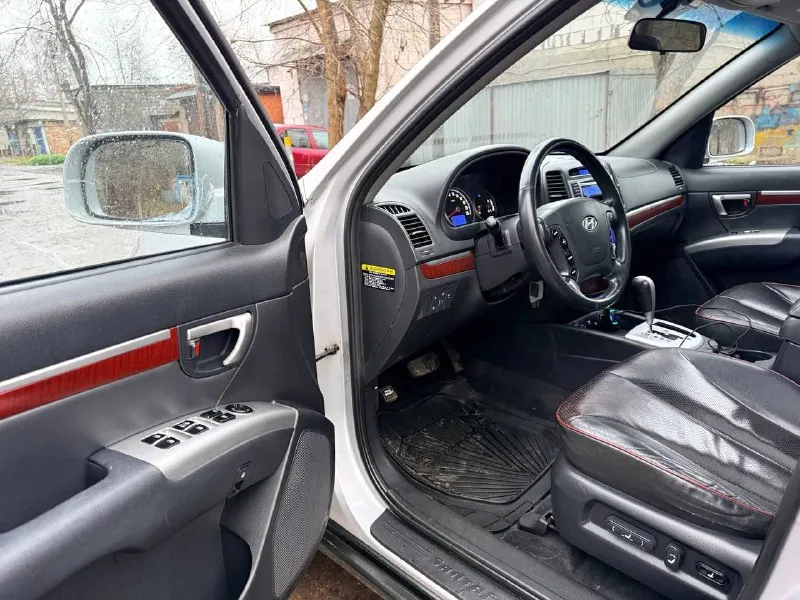 Продам hyundai santa fe 2.7 at 4wd 2007 года 1 собственник / физ. лицо без дтп по базе дилерская машина пробег: 199000 км полный привод классический автомат хорошая комплектация:автозапуск на кожаном салоне с электрорегулировками, люке, климат-контроле, мультируле, полном электростеклопакете и т. д. 🔥цена — 980000 ₽ торг контактные данные: г. харцызск дмитрий +7 949 616-48-67 владислав +7 949 313-48-47. 📲 tg: дмитрий 📞 звоните: +7(949)6164867 - фотография - 4