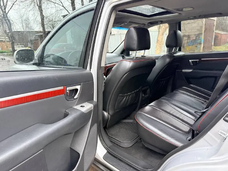 Продам hyundai santa fe 2.7 at 4wd 2007 года 1 собственник / физ. лицо без дтп по базе дилерская машина пробег: 199000 км полный привод классический автомат хорошая комплектация:автозапуск на кожаном салоне с электрорегулировками, люке, климат-контроле, мультируле, полном электростеклопакете и т. д. 🔥цена — 980000 ₽ торг контактные данные: г. харцызск дмитрий +7 949 616-48-67 владислав +7 949 313-48-47. 📲 tg: дмитрий 📞 звоните: +7(949)6164867 - фотография - 6