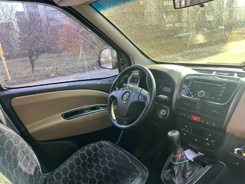 Продам opel комбо год 2012 мотор 1.4 бензин (газ) механика пробег 230000 (не скручен) по лкп есть косяки (на фото видно) машина очень вместительная, для работы то что нужно. цена 600000₽ торг на бензин тел: +79490693294 📞 звоните: +7(949)0693294 - фотография - 2