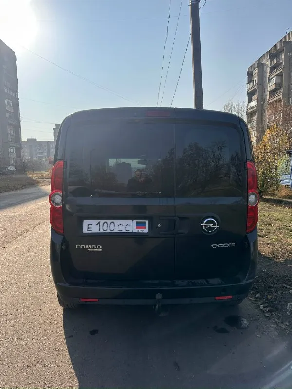 Продам opel комбо год 2012 мотор 1.4 бензин (газ) механика пробег 230000 (не скручен) по лкп есть косяки (на фото видно) машина очень вместительная, для работы то что нужно. цена 600000₽ торг на бензин тел: +79490693294 📞 звоните: +7(949)0693294 - фотография - 3