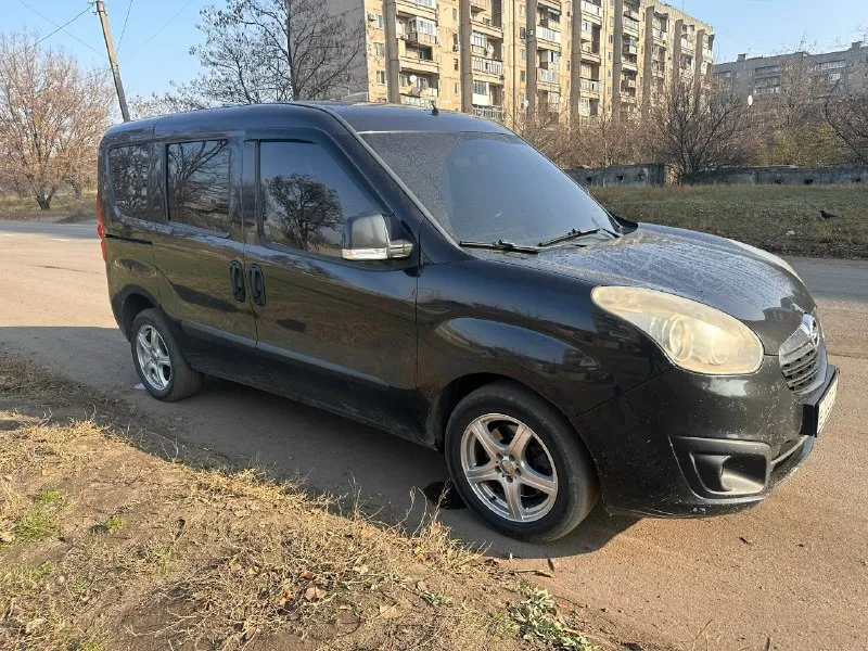 Продам opel комбо год 2012 мотор 1.4 бензин (газ) механика пробег 230000 (не скручен) по лкп есть косяки (на фото видно) машина очень вместительная, для работы то что нужно. цена 600000₽ торг на бензин тел: +79490693294 📞 звоните: +7(949)0693294 - фотография - 5