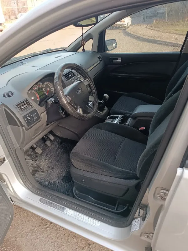 Продам ford focus c-max, 1.6 tdci, 2004 год, механика. пробег 209.370км. собственник. оцинкованный кузов. пригнана в 2017 году и по сей день в одних руках, своевременное обслуживание, много чего поменяно, есть вся история с записями. хорошая комплектация : -полный электро пакет, -кожаный мультируль; -круиз контроль, - датчик света; - датчик дождя; -авто шторки с затемнением, -зеркало заднего вида с затемнением, -микролифт водительского сиденья; -салон трансформер; -гур; -кондиционер; -климатконтроль; -абс; -элетроручник; -2 ключа. есть всё для комфортной езды. стекла все заводские, заводская тонировка. технически в нормальном состоянии. машина не новая, но в нормальном состоянии. резина зима на штампах, лето на дисках. хорошим людям хороший торг. алчевск. 630.000₽ +79591275174 📞 звоните: +7(959)1275174 - фотография - 6