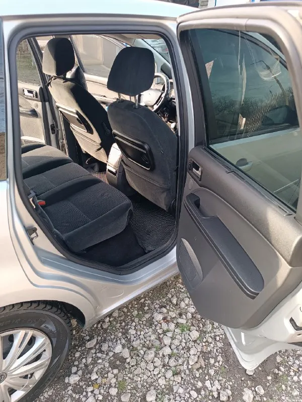 Продам ford focus c-max, 1.6 tdci, 2004 год, механика. пробег 209.370км. собственник. оцинкованный кузов. пригнана в 2017 году и по сей день в одних руках, своевременное обслуживание, много чего поменяно, есть вся история с записями. хорошая комплектация : -полный электро пакет, -кожаный мультируль; -круиз контроль, - датчик света; - датчик дождя; -авто шторки с затемнением, -зеркало заднего вида с затемнением, -микролифт водительского сиденья; -салон трансформер; -гур; -кондиционер; -климатконтроль; -абс; -элетроручник; -2 ключа. есть всё для комфортной езды. стекла все заводские, заводская тонировка. технически в нормальном состоянии. машина не новая, но в нормальном состоянии. резина зима на штампах, лето на дисках. хорошим людям хороший торг. алчевск. 630.000₽ +79591275174 📞 звоните: +7(959)1275174 - фотография - 7