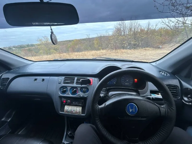 Продам honda hr-v 1998 года, цена 650.000, полный привод, машина сел поехал без вложений, все что нужно все сделано, по кузову есть косячки но мелкие но машина не новая обращаться по номеру +79495280151 или пишите в лс 📞 звоните: +7(949)5280151 - фотография - 4