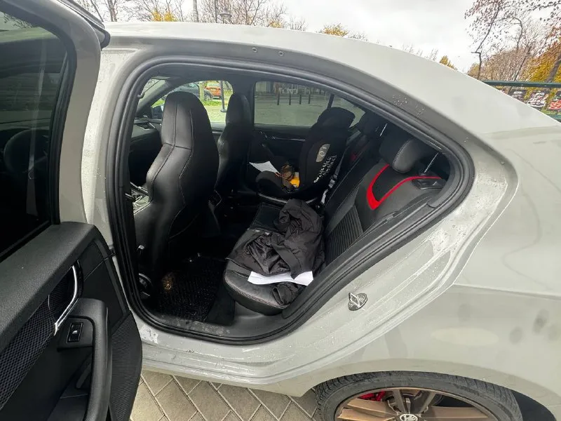 В продаже октавия рс стейдж 1 после капиталки, проехал 15 тысяч км. стоит только даунпайп и пару доработок выхлопа. звучит приятно. пробег родной 215000 автомобиль в очень живом хорошем состоянии задние фары рестайлинг fl передние фары адаптивные bi-led цвет очень красивый и собирает взгляды салон ухоженный коробка не пинает, переключает плавно в любом режиме. 1950000р город донецк по всем интересующим вопросам звоните +7949-644-26-65 📲 tg: dmitry 📞 звоните: +7(949)6442665 - фотография - 10