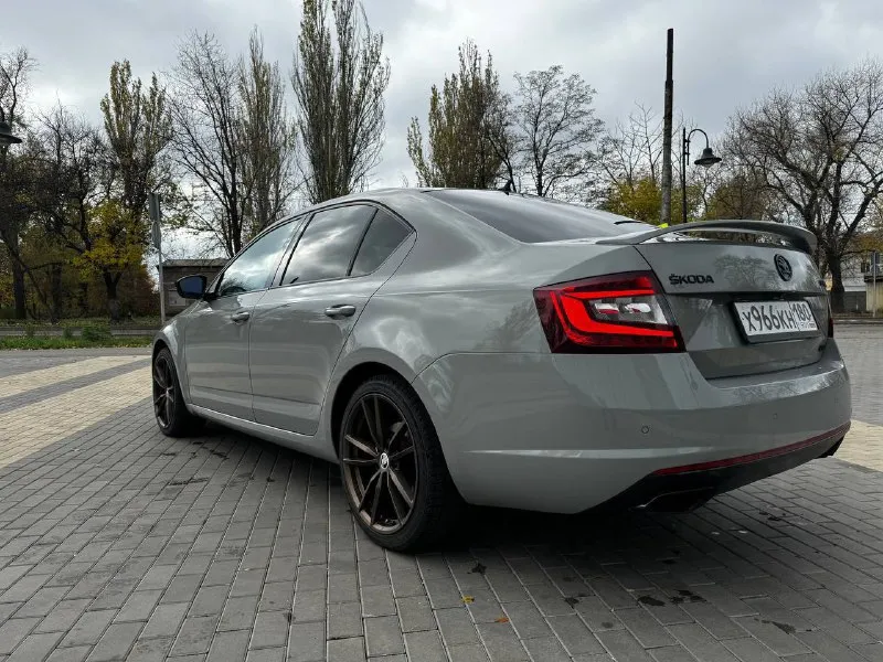 В продаже октавия рс стейдж 1 после капиталки, проехал 15 тысяч км. стоит только даунпайп и пару доработок выхлопа. звучит приятно. пробег родной 215000 автомобиль в очень живом хорошем состоянии задние фары рестайлинг fl передние фары адаптивные bi-led цвет очень красивый и собирает взгляды салон ухоженный коробка не пинает, переключает плавно в любом режиме. 1950000р город донецк по всем интересующим вопросам звоните +7949-644-26-65 📲 tg: dmitry 📞 звоните: +7(949)6442665 - фотография - 5