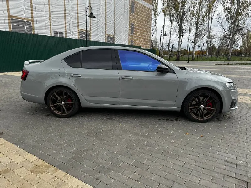 В продаже октавия рс стейдж 1 после капиталки, проехал 15 тысяч км. стоит только даунпайп и пару доработок выхлопа. звучит приятно. пробег родной 215000 автомобиль в очень живом хорошем состоянии задние фары рестайлинг fl передние фары адаптивные bi-led цвет очень красивый и собирает взгляды салон ухоженный коробка не пинает, переключает плавно в любом режиме. 1950000р город донецк по всем интересующим вопросам звоните +7949-644-26-65 📲 tg: dmitry 📞 звоните: +7(949)6442665 - фотография - 6